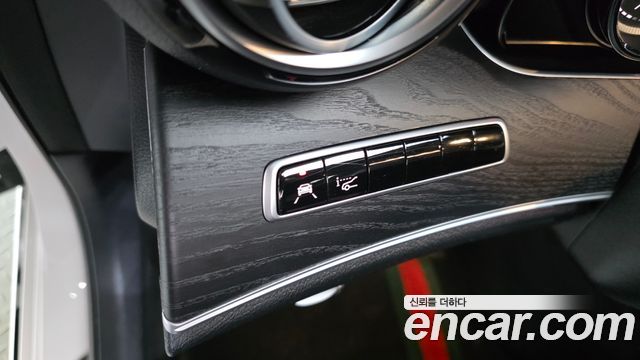 Mercedes-Benz E-Class 2019 — photo 32