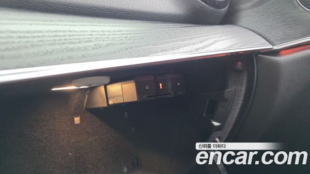 Mercedes-Benz E-Class 2019 — photo 34