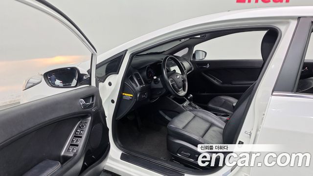 Kia K3 2015 — photo 10