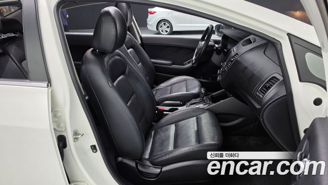 Kia K3 2015 — photo 16