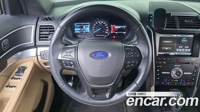 Ford Explorer 2016 — photo 13