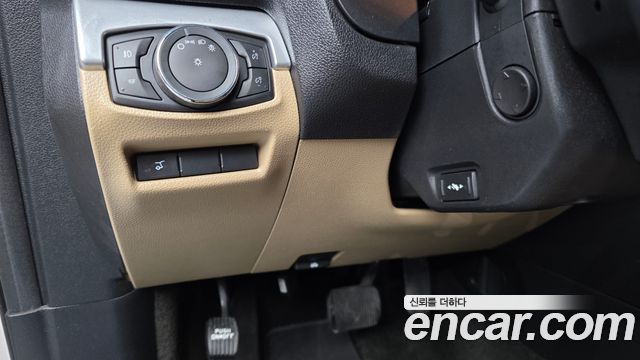 Ford Explorer 2016 — photo 17