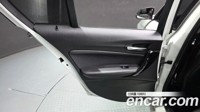 BMW 1-Series 2018 — photo 15