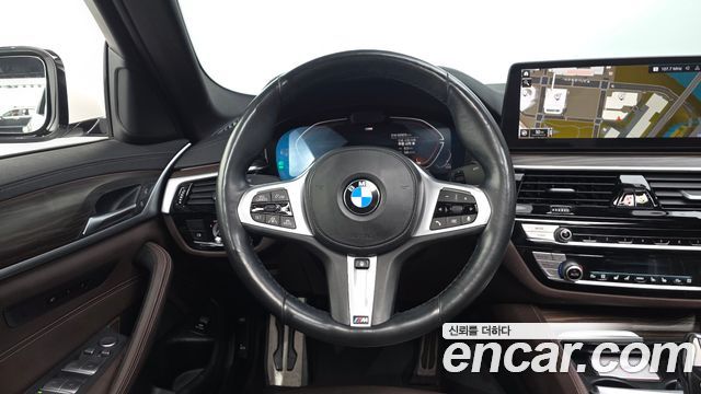 BMW 5-Series 2021 — photo 18