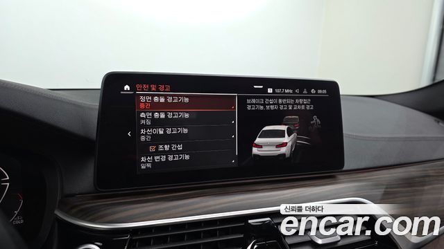 BMW 5-Series 2021 — photo 21