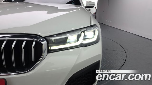 BMW 5-Series 2021 — photo 8