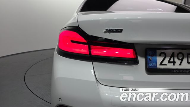 BMW 5-Series 2021 — photo 9