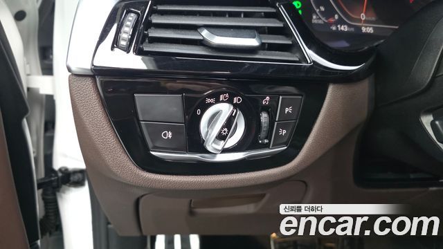 BMW 5-Series 2021 — photo 27