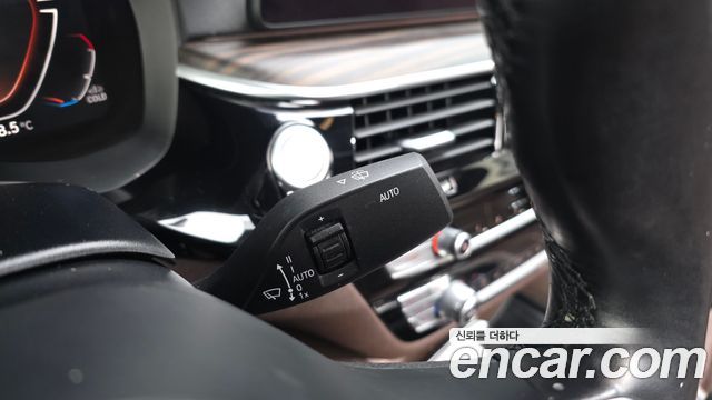 BMW 5-Series 2021 — photo 28