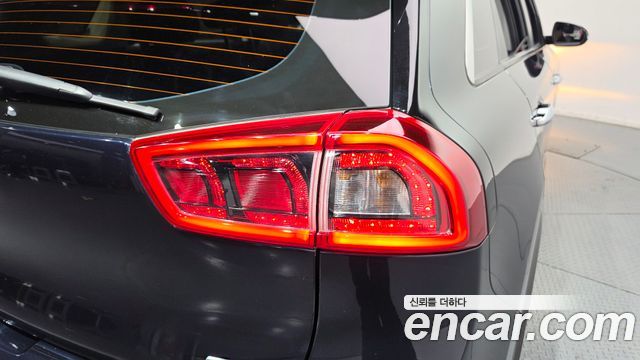Kia Niro 2017 — photo 9