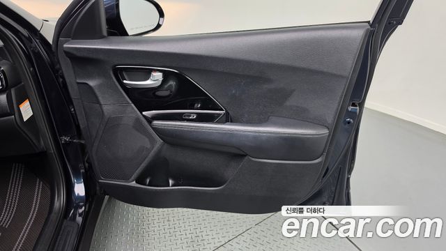 Kia Niro 2017 — photo 14