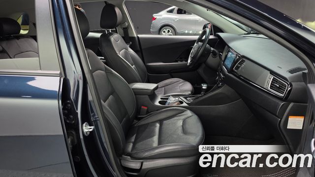 Kia Niro 2017 — photo 16