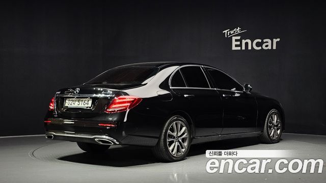 Mercedes-Benz E-Class 2019 — photo 2
