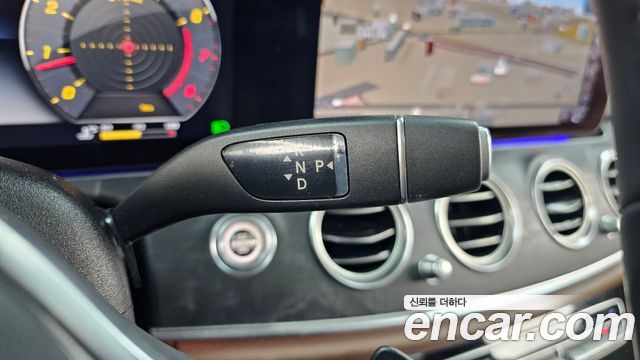 Mercedes-Benz E-Class 2019 — photo 12