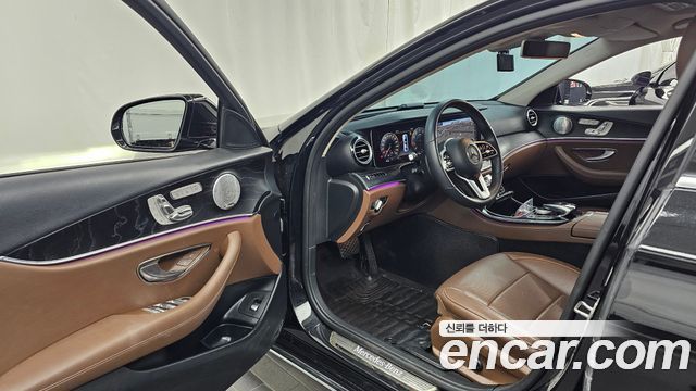 Mercedes-Benz E-Class 2019 — photo 13