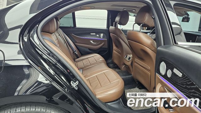 Mercedes-Benz E-Class 2019 — photo 17