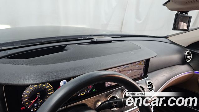 Mercedes-Benz E-Class 2019 — photo 21