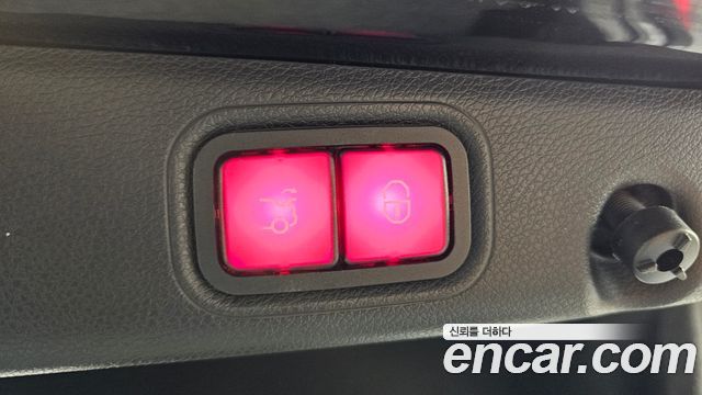 Mercedes-Benz E-Class 2019 — photo 24