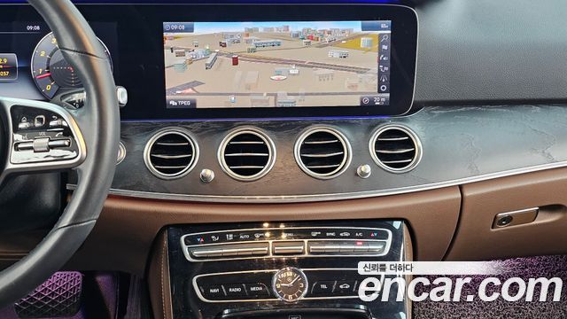Mercedes-Benz E-Class 2019 — photo 26
