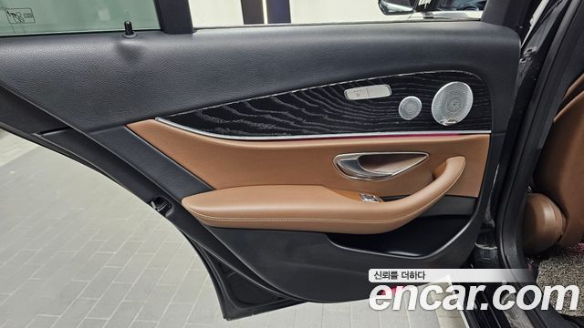 Mercedes-Benz E-Class 2019 — photo 15