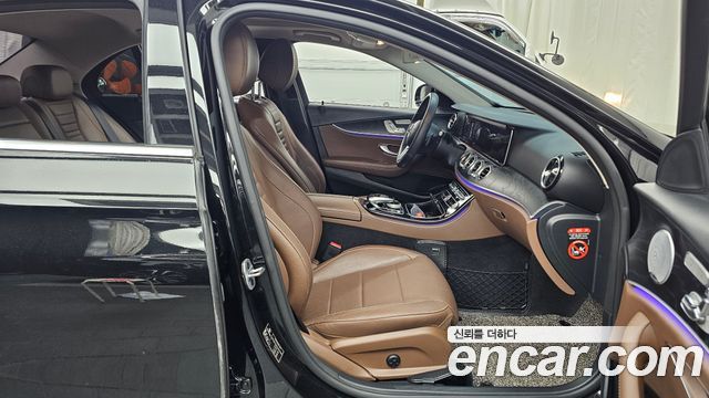 Mercedes-Benz E-Class 2019 — photo 16
