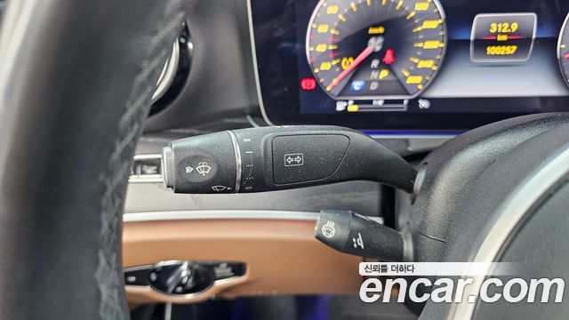 Mercedes-Benz E-Class 2019 — photo 29