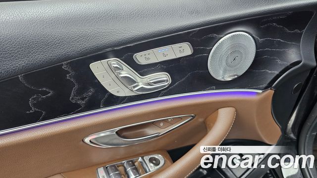 Mercedes-Benz E-Class 2019 — photo 30