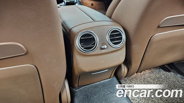 Mercedes-Benz E-Class 2019 — photo 31