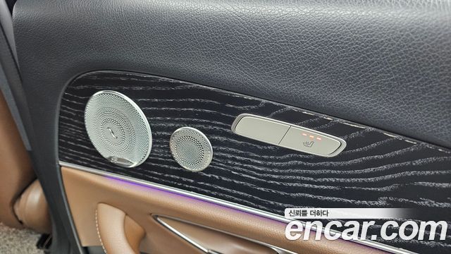 Mercedes-Benz E-Class 2019 — photo 34