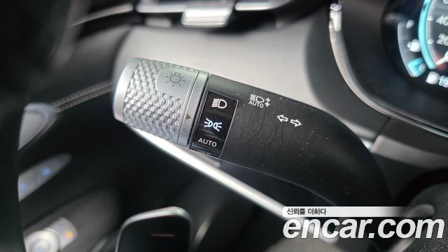 Genesis GV70 2021 — photo 28
