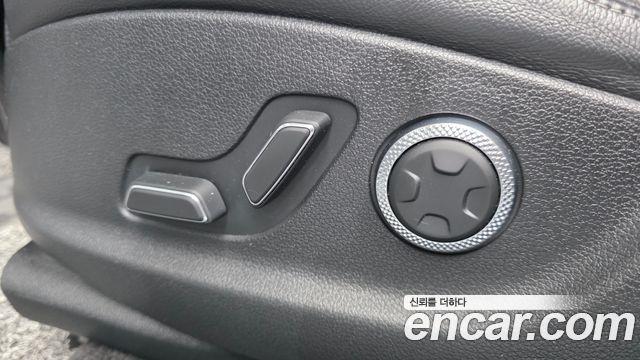 Genesis GV70 2021 — photo 33