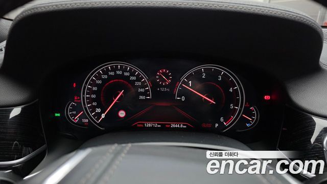 BMW 7-Series 2018 — photo 11