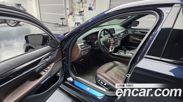 BMW 7-Series 2018 — photo 13