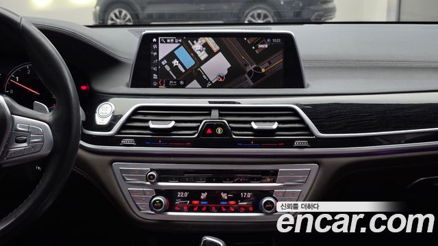 BMW 7-Series 2018 — photo 19