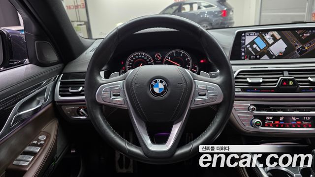 BMW 7-Series 2018 — photo 20