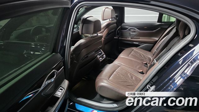 BMW 7-Series 2018 — photo 26
