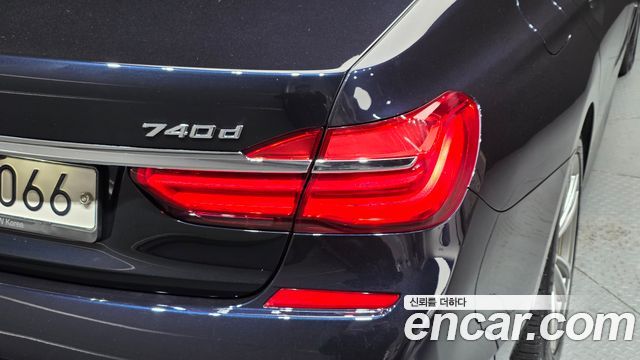 BMW 7-Series 2018 — photo 9