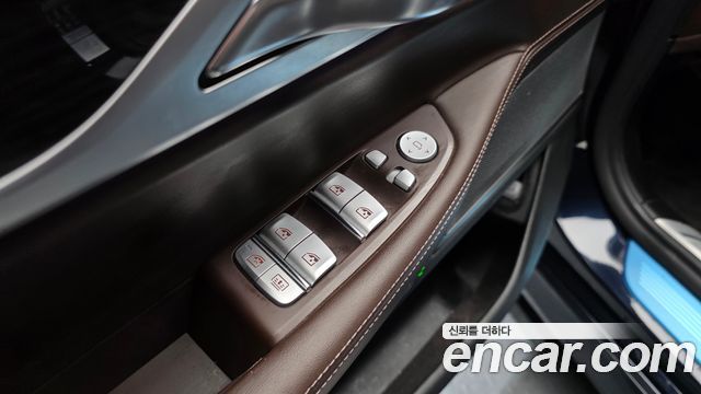 BMW 7-Series 2018 — photo 27