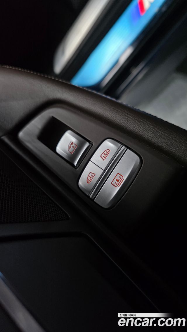 BMW 7-Series 2018 — photo 28