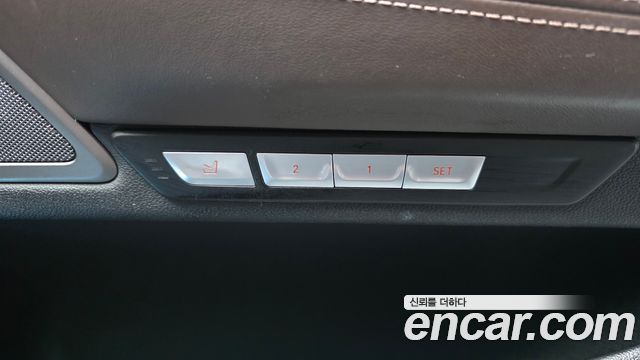 BMW 7-Series 2018 — photo 31