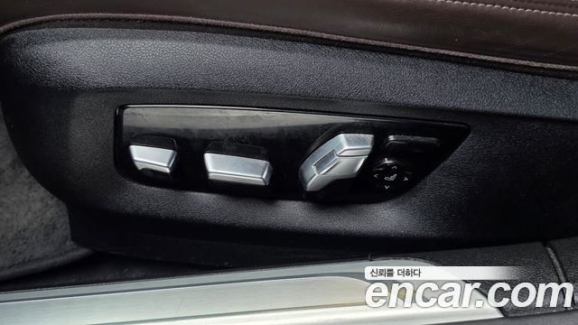 BMW 7-Series 2018 — photo 32