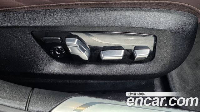 BMW 7-Series 2018 — photo 33