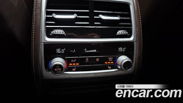 BMW 7-Series 2018 — photo 35