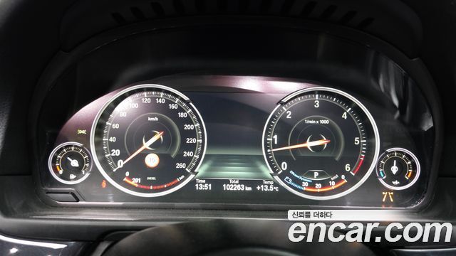 BMW 5-Series 2016 — photo 11