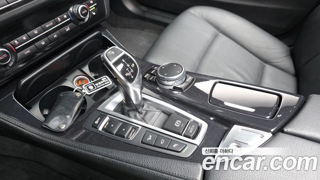 BMW 5-Series 2016 — photo 12