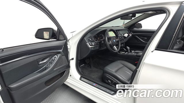 BMW 5-Series 2016 — photo 13