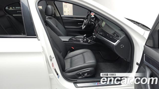 BMW 5-Series 2016 — photo 17