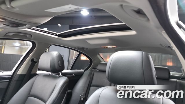 BMW 5-Series 2016 — photo 24