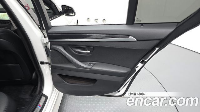 BMW 5-Series 2016 — photo 15
