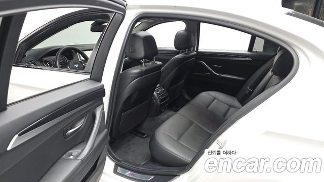 BMW 5-Series 2016 — photo 16